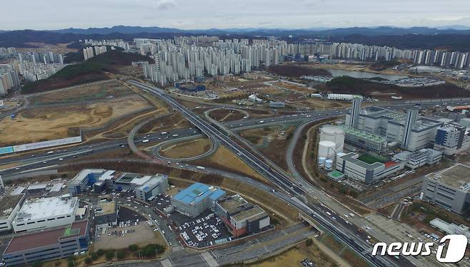 경기지역의 올 상반기 아파트 거래량이 전년동기 대비 30% 수준에 불과한 것으로 나타났다. 사진은 화성시 동탄신도시 모습. 2022.3.18/뉴스1 © News1 김영운 기자