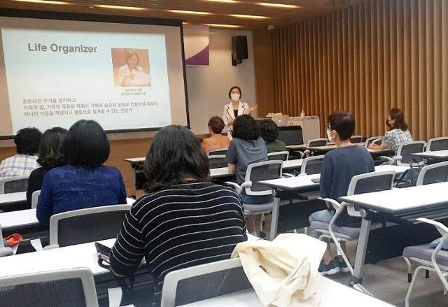 서울 동대문구 평생학습관에서 주민들이 강좌를 듣고 있다. 동대문구 제공