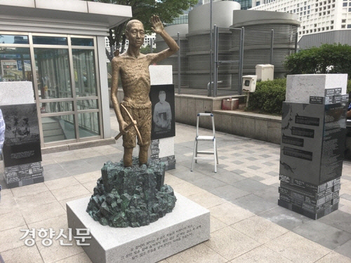 서울 용산역광장의 강제징용 노동자상/ 연합뉴스