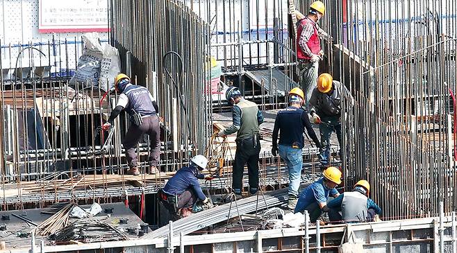 윤석열정부는 올해 1월부터 시행된 ‘중대재해처벌법’ 적용도 완화하겠다는 방침을 세웠다. 모호했던 법적 책임을 시행령 개정으로 구체화한다는 계획이다. (매경DB)