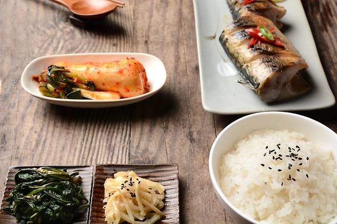 생선과 나물 위주의 식단. 게티이미지뱅크