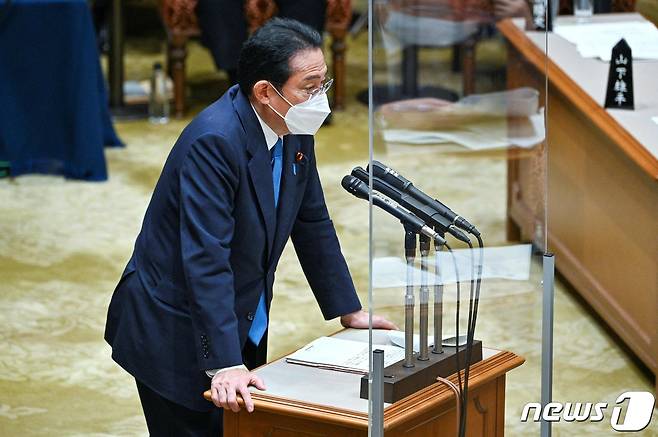기시다 후미오 일본 총리가 지난달 31일(현지시간) 도쿄 참의원 예산위원회에 출석해 의원들의 질문에 답변을 하고 있다. © AFP=뉴스1 © News1 우동명 기자