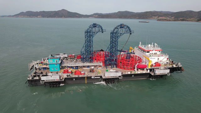 LS전선은 지난 4월 강원도 동해항에서 해저케이블 전용 포설선 'GL2030' 취항식을 개최했다. /LS그룹 제공