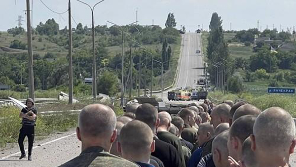 풀려난 우크라이나군 포로 [사진 제공: 연합뉴스]