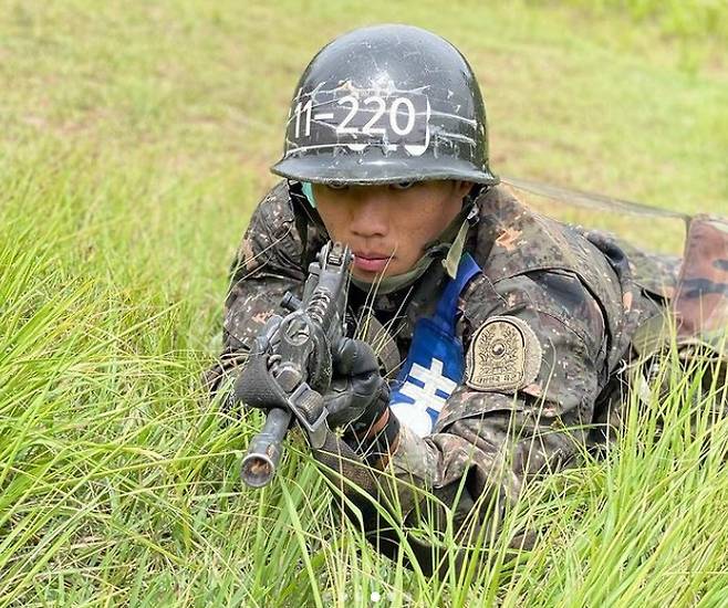 황희찬이 30일 군사 훈련을 끝내고 인스타그램에 훈련 사진을 올렸다. /사진=황희찬 인스타그램
