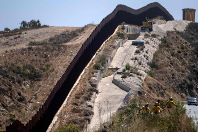 멕시코 바하칼리포르니아주 국경 도시 티후아나에 위치한 미국-멕시코 국경. AFP 연합뉴스