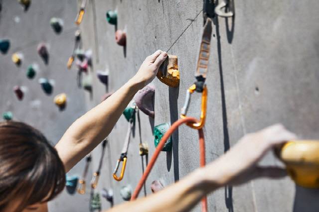 클라이밍은 칼로리를 많이 태울 수 있고, 다양한 운동 능력을 복합적으로 사용할 수 있는 좋은 운동이다./사진=게티이미지뱅크