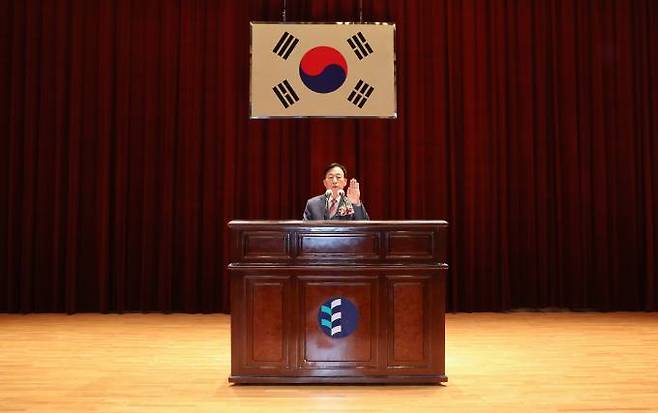 설동호 대전시교육감이 1일 대전시교육청에서 취임선서를 하고 있다. 사진=대전시교육청.