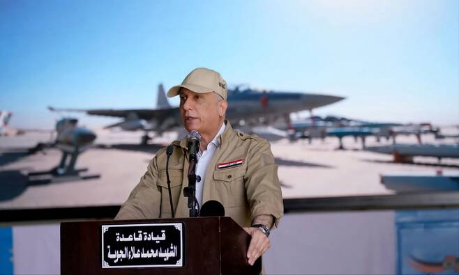 [서울=뉴시스]T-50IQ 후속운영지원 및 편대 비행 행사에 참석한 무스타파 알 카디미(Mustafa Al-Kadhimi) 이라크 내각 총리 (사진=KAI 제공) *재판매 및 DB 금지