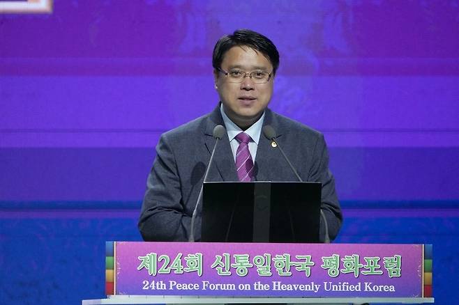 제24회 신통일한국 평화포럼 연단에 선 남북통일운동국민연합 송광석 회장