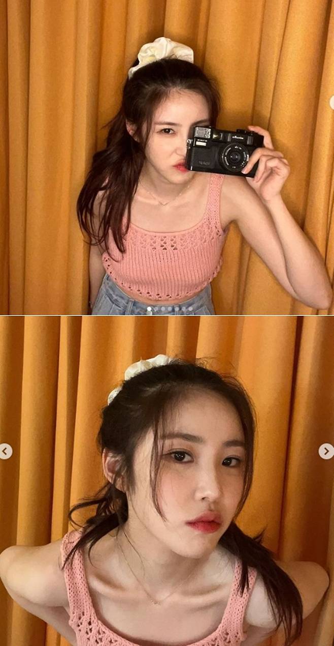 Seoul:) = Jun Hyoseong, who succeeded in dieting, showed off her beauty.On the 5th, Jun Hyoseong released a number of certified photos with his current status along with the article film through his instagram.In the open photo, Jun Hyoseong is shooting a fresh juice and leaving a certification shot with a cute look inside.Jun Hyoseong, wearing a holed-in sleeveless Horny Family, is sticking out his lips and conveying his current situation through a selfie with a ridiculous smile.Jun Hyoseong, who is slim enough to know, is showing off her beauty that is even more beautiful while maintaining her unique flexural feeling.The netizens who saw this responded such as photography is art, It is so beautiful, how it became more beautiful, charm mass and I was shot.On the other hand, Jun Hyoseong debuted in Secret in 2009 and recently performed MBC FM4U Jun Hyoseongs Dreaming Radio DJ.Currently, we are communicating with fans through YouTube channel Bling Darling Jun Hyoseong.