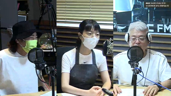 가수 뮤지, 개그맨 안영미, 작곡가 김형석(왼쪽부터) 출처| MBC FM 4U