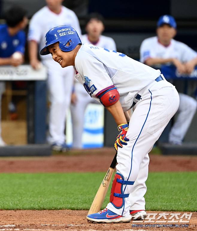 2022 KBO리그 LG 트윈스와 삼성 라이온즈의 경기가 5일 대구 삼성라이온즈파크에서 열렸다. 2회말 삼성 김헌곤이 LG 켈리의 투구에 삼진판정을 받으며 아쉬워하고 있다. 대구=허상욱 기자wook@sportschosun.com/2022.07.05/