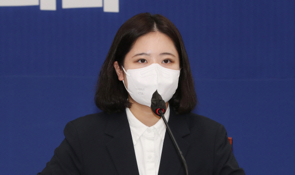 박지현 전 더불어민주당 비상대책위원장이 공개 회의에서 발언하는 모습. 뉴시스