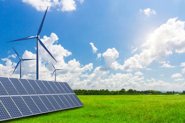 신재생에너지는 다른 에너지원과 마찬가지로 장단점이 있다. 친환경이라는 장점이 있지만 개발 초기 큰 비용이 들고 간헐적 상황에서만 전력 공급이 가능하다. 그러나 신재생에너지원 비중 확대에 유럽연합(EU)이 앞장서는 등 신재생에너지가 대세인 것은 부인할 수 없는 사실이다. 사진=게티이미지