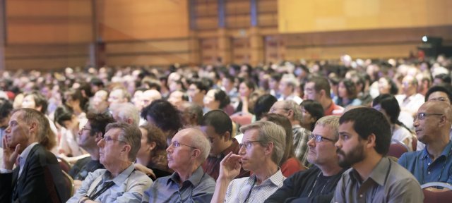2014년 서울에서 열린 세계수학자대회에 참석한 전 세계 수학자들이 진지하게 강연을 듣고 있다. 서울세계수학자대회 조직위원회 제공