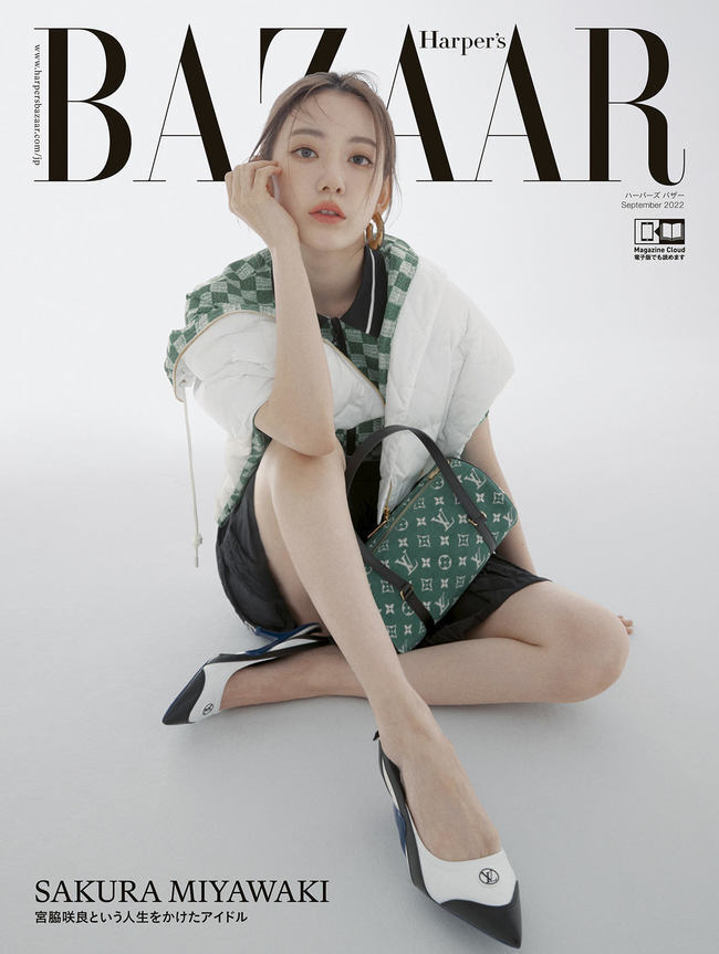 LE SSERAFIM (LE SSERAFIM) Sakura has accessorised the fashion magazine cover.Harpers Bazaar Japan selected LE SSERAFIM Sakura as the cover model for September issue on July 8, and the magazine containing Sakuras picture will be published on July 20. The photo was completed in collaboration with global luxury brand Louis Vuitton, which was admirable for its complete digestion of Louis Vuittons latest collection.In the interview with the photo shoot, you can meet the deep and hard inner side of Sakura.I thought that LE SSERAFIM would be the last idol group in my life and I debuted with such determination, Sakura said.Asked what more is needed besides talent, luck, and effort for success, Sakura, who answered without hesitation, I do not feel afraid, said, I do not think I have a talent for trying, but I do not have a talent for my talents.