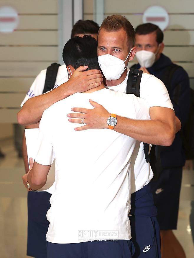 ▲ 손흥민과 포옹하는 해리 케인 ⓒ곽혜미 기자