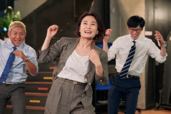 TVN You Quiz on the Block feature Preachers will be featured.In the 161st episode of You You Quiz on the Blockdirector Kim So-young, writer Lee Eon-ju), which will be broadcast at 8:40 p.m. on July 13, he will travel with pioneers who change the world.Emergency Medicine Professor Noh Young-sun, Film specialist MC Park Kyung-lim, Physicist Kim Sang-wook, Falcons Bae Chul-soo and Koo Chang-mo will appear as a user and plan to tell the life history that opened a new path ahead of anyone.First, there is time to learn about Professor Noh Young-sun of Emergency Medicine, which made the first Intensive Care unit in Korea.The self who protects the life of the patient in the special ambulance day and night vividly conveys the urgent situation that he has experienced by transferring the intensive care unit several times a day for the first time.In addition, Federalist No. 10, written by his own, such as mandatory seat belts and CPR, will be a surprise to reveal the story of changing the world.Chungmuros 10 million fairy MC Park Kyung-lim talks with you continue.Honey tells the passionate life history of being the first person in the movie MC world in the dark horse of the entertainment industry who received the youngest entertainment award.After leaving the United States in his prime, he returns to Korea and tells the process of constant efforts to shine his presence as a movie MC, not an entertainment.The stage of the excitement explosion The Wet of Distraction with Yoo Jae-Suk and Jo Se-ho is also foreseen, raising expectations.Professor Kim Sang-wook, a Physicist who looks at the world with the gaze of physics, is trying to popularize science.He became a physicist in quantum mechanics and opened a quantum mechanics study classroom that fits in his ears for Yoo Jae-Suk and Jo Se-ho, and he said that he would organize the cold water cooking ramen debate that made the industry shake.Love is not the object of physics, but introduces the novel concept of love that is approached from a physical perspective and adds curiosity to the fact that it made Jo Se-ho admire.