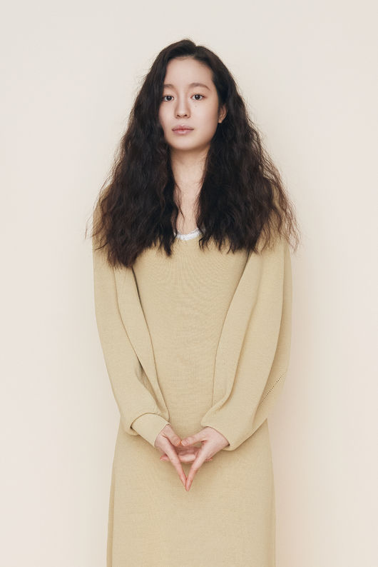 New Park Hye-eun joins tvN adamas (playplayed by Tae-gang director Park Seung-woo).TVN The new Wednesday-Thursday evening drama adamas is a brother who finds a real criminal to remove the paternity who killed his stepfather and a brother who finds adamas, evidence of murder.It is a drama that draws the truth tracking of two and one Twins brothers.Park Hye-eun meets viewers as Ace Sun of the secret organization Team A of Haesong Group in adamas, which collected topics with the casting news of Acting Actors who believe and see Ji Sung, Seo Ji-hye, Lee Soo-kyung, Heo Sung-tae and Oh Dae-hwan.The Sun, which Park Hye-eun plays, is the final weapon of the secret organization Team A of the Haesong Group.Because of the untamed beastly personality, he is not a regular person who was selected as Team A early on.The sister of Yoon, secretary of the Haesong Group Kwon, is an out-of-control Ace, unlike her calm-minded sister.Everyone who meets him in a brutal style that treats the target more painfully than necessary is forced to be nervous, threatening by existence itself and weapon Sun.Through the character Sun, Park Hye-eun is expecting a brilliant action and an extraordinary image transformation.Park Hye-eun made his debut through Netflix series Health Teacher Ahn Eun-young, and he drew a lot of emotions through the role of a high school girl, Sung Ara, to bring out the impression of viewers.Attention is focusing on how Park Hye-eun will express the cold-blooded Sun without emotion in this adamas.Park Hye-eun, who has become a emerging newcomer with such an immersive hot-rolled performance, co-works with actors to be shown in adamas and the breathtaking tension that will be added more and more raises the expectation of viewers.In addition, there is growing curiosity about Park Hye-eun, who has gathered his expectations by announcing his appearance in the Kakao TV OLizynal drama Billy Body and Wave OLizynal movie Gentleman.Meanwhile, tvNs new Wednesday-Thursday evening drama adamas will be broadcast on Wednesday, July 27 at 10:30 pm.river enter