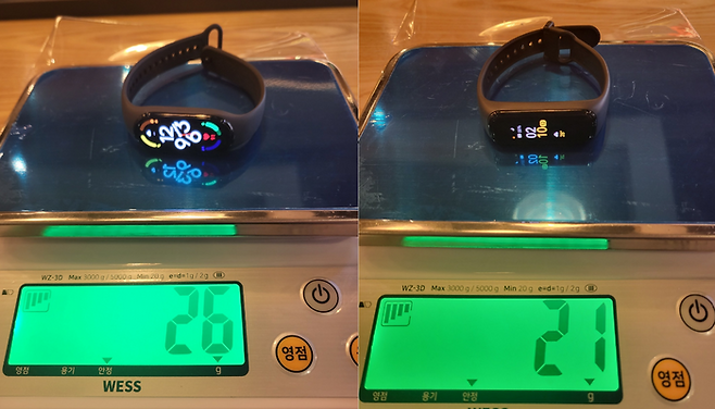 샤오미 미밴드7(왼쪽)과 갤럭시핏2 무게.ⓒ데일리안 남궁경 기자