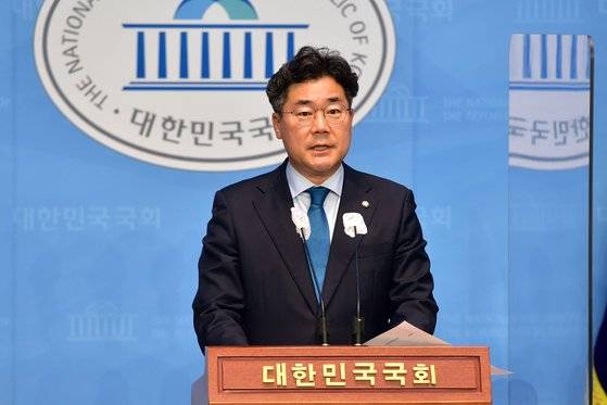 더불어민주당 박찬대 의원이 14일 서울 여의도 국회 소통관에서 오는 8·28 전당대회에 최고위원 출마를 선언하고 있다. 김상선 기자