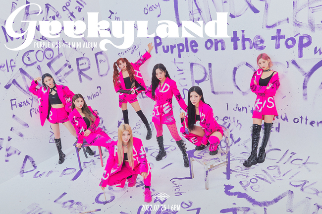 Group Purple Kiss (Park Ji-eun, Nago-eun, Doshi, Lee Re, Yuki, Chae-in and Sun Yun-suan) will visit summer music fans.Purple Kiss released her fourth mini album, Geekyland (Gikiland) group concept photo on July 15 through official SNS.Purple Kiss in the photo filled various words and sentences symbolizing this album Geekyland with purple letters in a white background.After finishing the paint, Purple Kiss took a variety of poses, such as sitting on a chair or leaning against the wall, and emanated free energy.Purple Kiss will return to her fourth mini album Geekyland on the 25th.Purple Kiss continues to upgrade its original Pucky Witch Worldview, which was introduced in his previous work memeM (mememememe) to further upgrade its storytelling.This album includes the title song Nerdy, including Intro: Bye Bully (Intro: Esporte Clube Bahia Esporte Clube Bahia Bully), FireFlower, Cant Stop Dreamin (Cant Stop Dreaming), Love Is Dead (Love Is Dead), It included a total of six songs, including SuMMer RaiN (Summer Lane).The title song Nerdy (Naldi) contains a message of Purple Kiss representing all the geeks in the world.It is an uptempo song with addictive bass sound and classical strings. It depicts a special story of Purple Kiss in the style of Purple Kiss, who loves me more than anyone else and lives like me.Purple Kiss will be released on the 25th at 6 pm on the 4th mini album Geekyland.