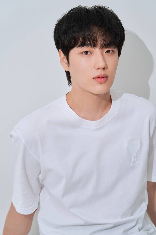 배우 윤현수. 아우터코리아 제공