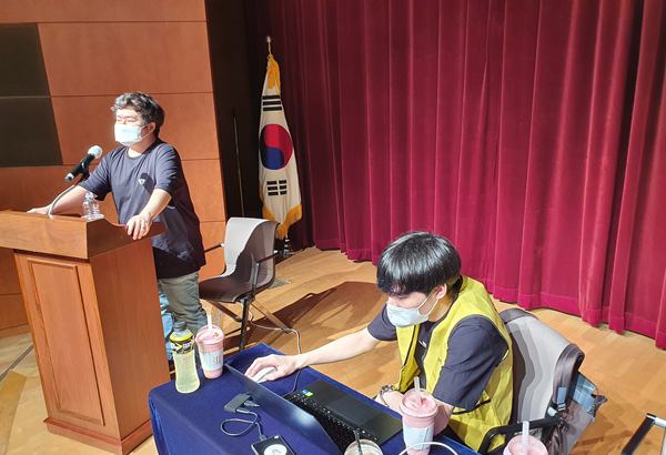 대회 진행 중인 운영진들의 모습