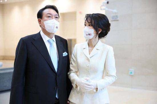 - 윤석열 대통령(왼쪽)과 김건희 여사. 연합뉴스