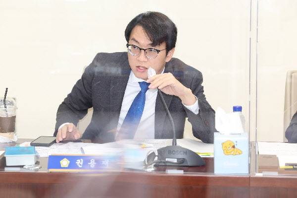 질의하는 권용재 의원.(사진=고양시의회 제공)