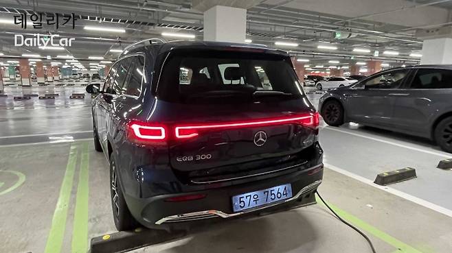 메르세데스-벤츠 EQB