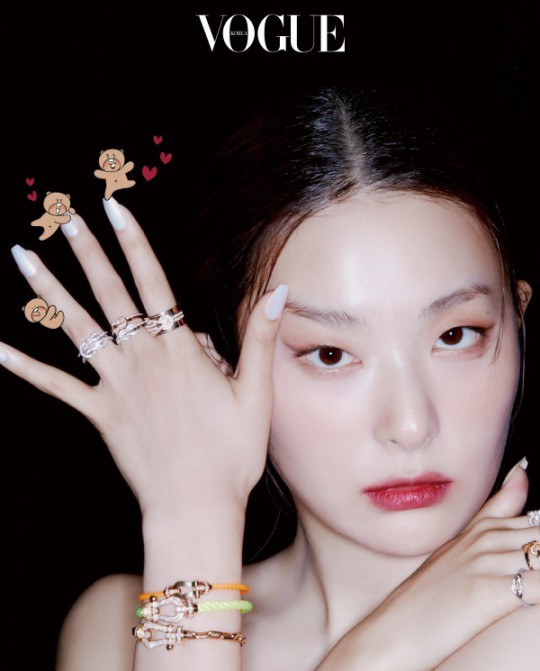 Seulgi in the picture is working on shooting with his unique attractive eyes and pose.An official said, Seulgi naturally creates various concepts and completes a sensual and original picture.Seulgi is ahead of the SMTOWN concert in Korea and Japan in August.