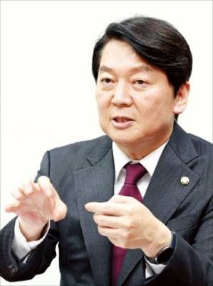 한국의 '칩4' 가입을 "거절할 수 없는 제안"이라고 언급한 안철수 의원. / 사진=한경 DB