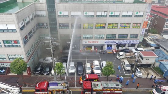 경기도 이천시 관고동의 한 병원 건물에서 불이 났다. [이미지출처=연합뉴스]