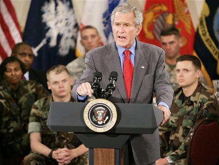 2007년 조지 W  부시 대통령은 찰스턴 공군기자 연설에서 9·11 테러를 일으킨 알카에다의 조직원들을 “folks”(찬구들)라고 잘못 말해 논란이 됐다. 찰스턴 공군기자 홈페이지