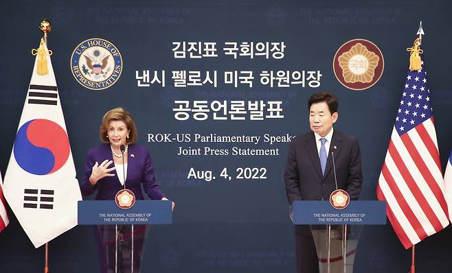 낸시 펠로시 미국 하원의장이 4일 국회를 방문, 김진표 국회의장과 회담한 뒤 열린 공동언론발표에서 발언하고 있다. /연합뉴스