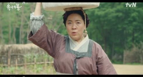 배우 연보라가 '조선 정신과 의사 유세풍'에서 통통 튀는 매력으로 시청자들의 눈길을 끌었다. tvN 영상 캡처