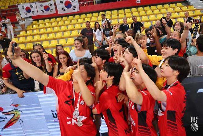 한국여자청소년 핸드볼 대표팀이 세계여자청소년선수권에서 우승을 차지했다.(IHF 제공)ⓒ 뉴스1