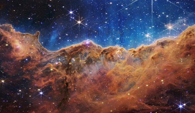 지난달 미국항공우주국(NASA·나사)의 '제임스웹 우주망원경'(JWST) 근적외선 카메라(NIR 카메라)에 포착된 약 8,500광년 밖 용골자리 성운 NGC 3324 산개성단의 별 형성영역 사진. 연합뉴스