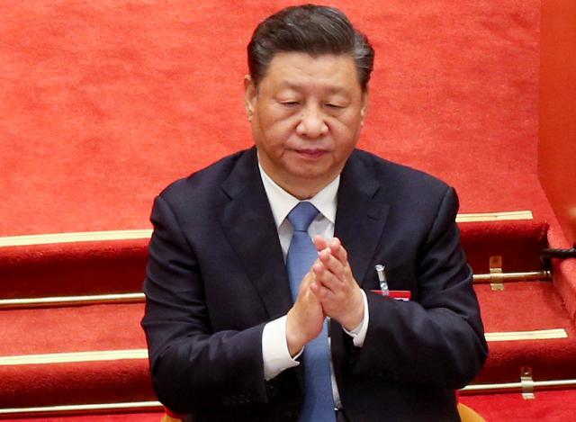 지난 3월 5일 중국 최고 입법기관인 전국인민대표대회(전인대) 연례회의가 개막한 베이징 인민대회당에서 시진핑 국가 주석이 박수를 치고 있다. 연합뉴스