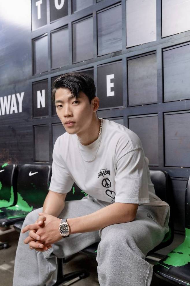 축구선수 황희찬이 영국에서의 싱글라이프를 공개한다. 비더에이치씨