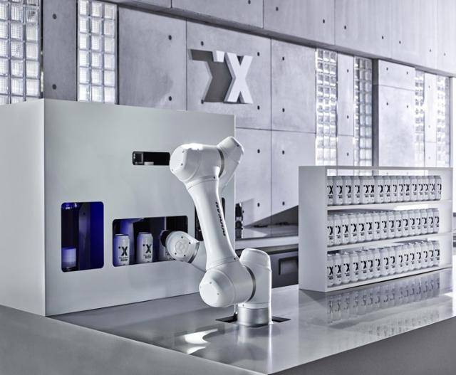 로봇 스타트업 라운지랩은 지난 1일 자율주행 로봇 기술을 갖고 있는 코봇을 인수해 사명을 엑스와이지로 바꿨다. 라운지랩 제공