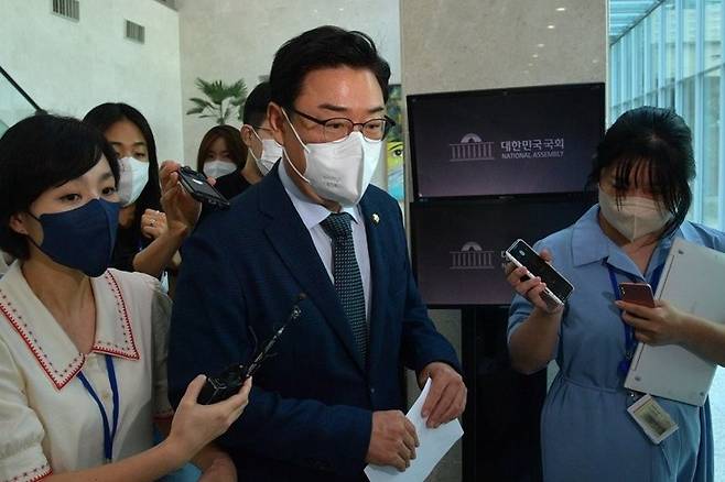 대국민 사과 기자회견 마친 김성원 의원 / 사진 = 연합뉴스