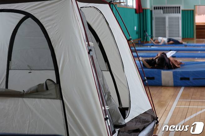 수도권과 중부지방을 중심으로 폭우가 예보된 9일 서울 동작구 문창초등학교에 이재민 대피소가 마련돼 있다. 사진은 기사와 직접적인 상관이 없음. /사진=뉴스1