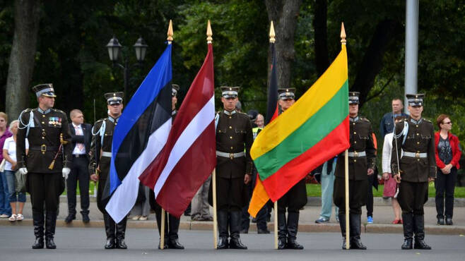 ‘발트 3국’으로 불리는 에스토니아, 라트비아, 리투아니아(왼쪽부터)의 국기 모습. [CEPA 홈페이지 캡처]