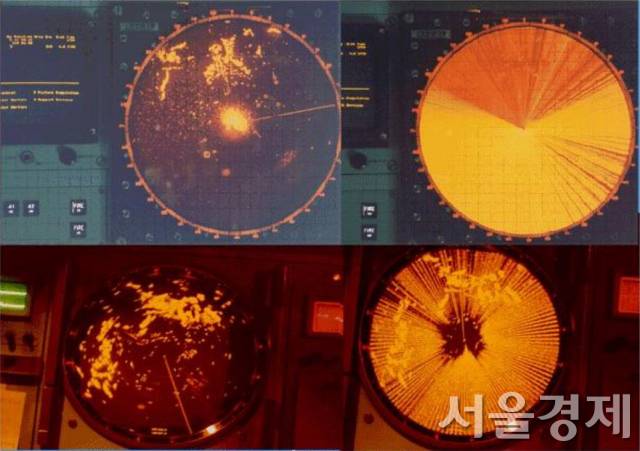 ADD가 개발한 함정용전자전장비 소나타(SONATA)에 의해 재밍된 상대편 레이더의 모습. 재밍 전(왼쪽 사진)에는 해상의 선박과 물체들이 각 위치별로 정확히 점과 선으로 표시됐지만 재밍 후(오른쪽)에는 소나타 장비가 쏜 방해전파로 레이더화면이 알아보기 힘들 정도로 혼란스러운 전자잡음신호로 가득하다. 이미지 출처=ADD웹진