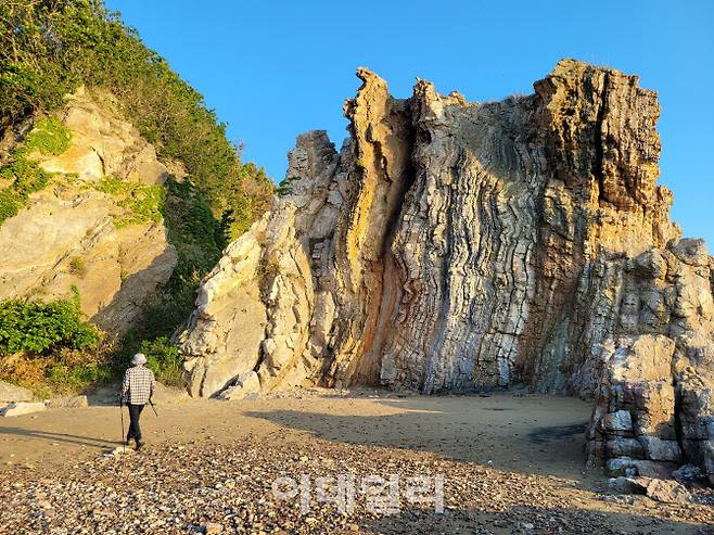 대청도 농여해변의 나이테바위