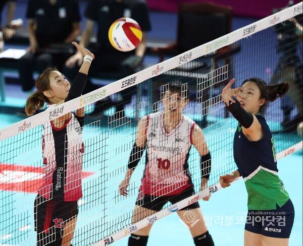 KGC인삼공사 한송이와 현대건설 양효진.