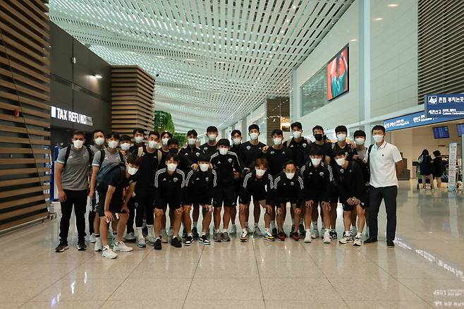 2022 AFC 16강 토너먼트 경기를 치르기 위해 15일 오전 일본으로 출국한 전북 현대 선수단 사진=전북 현대 구단 제공